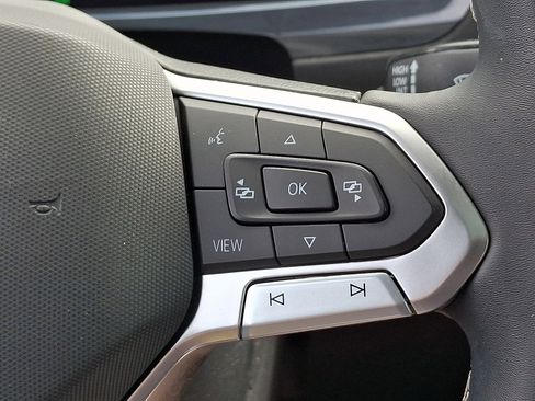 Certified 2023 Volkswagen Tiguan SE R-Line FWD image 22