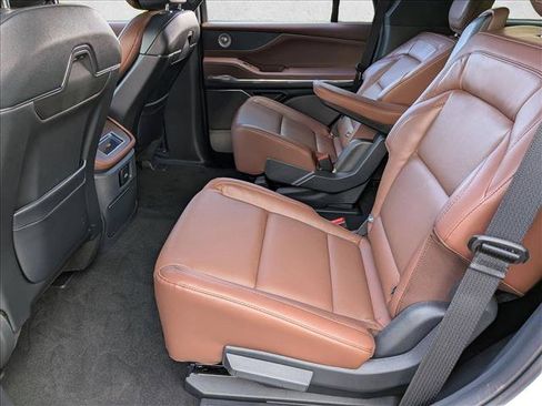 New 2025 Lincoln Navigator Reserve image 15