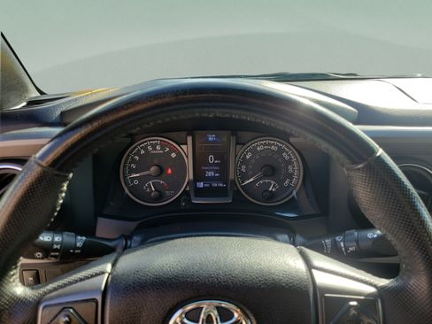 Used 2021 Toyota Tacoma TRD Off-Road AWD/4WD image 15
