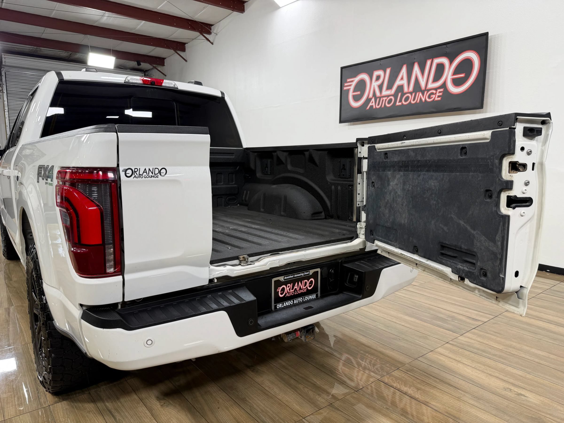 Used 2024 Ford F150 Platinum w/ FX4 Off-Road Package AWD/4WD image 7