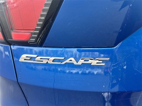 Used 2018 Ford Escape Titanium image 40