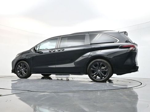 Used 2023 Toyota Sienna XSE image 45