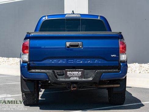 Used 2022 Toyota Tacoma TRD Sport w/ TRD Premium Sport Package image 8