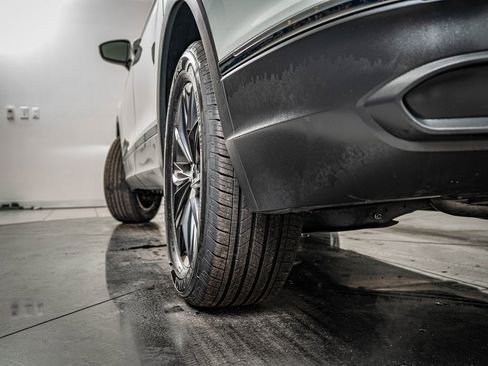 Used 2023 Volkswagen Tiguan SE w/ Panoramic Sunroof Package image 46