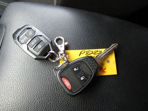 Used 2018 Jeep Wrangler Unlimited Sahara image 9