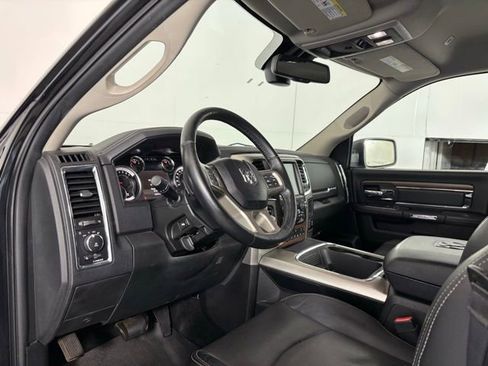 Used 2017 RAM 1500 Laramie w/ Convenience Group AWD/4WD image 9