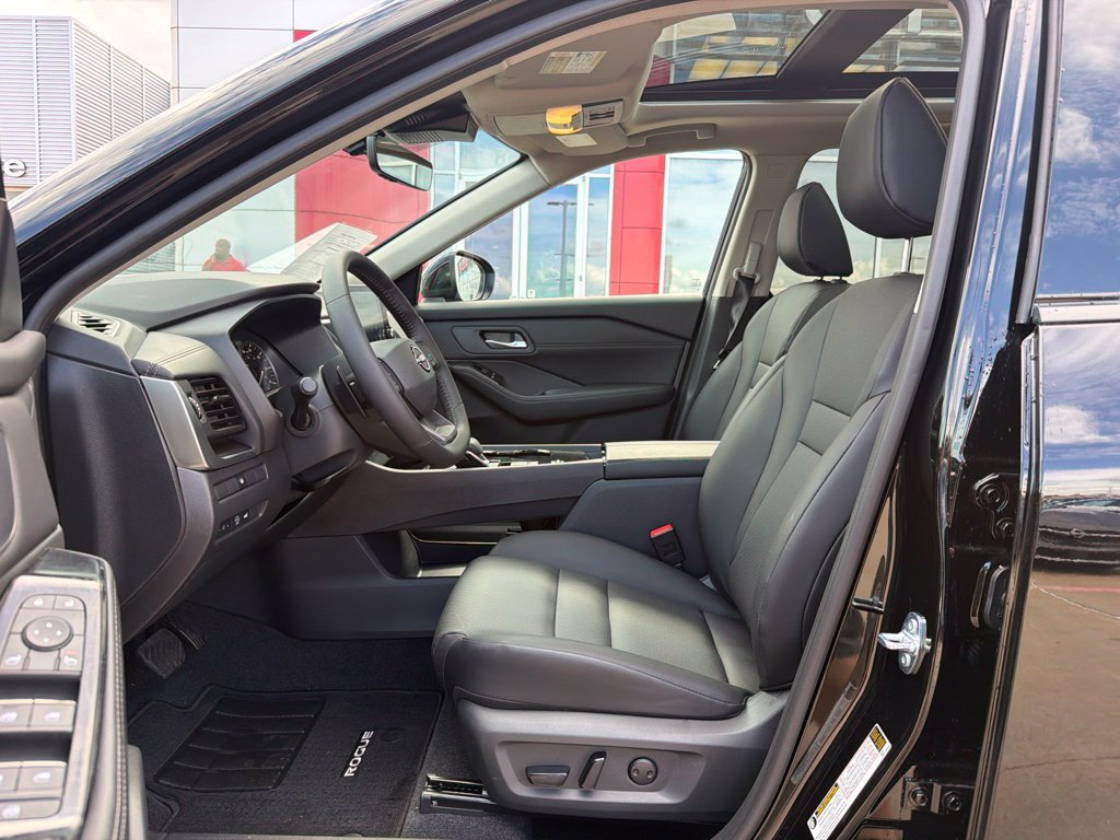 Used 2026 Nissan Rogue Dark Armor FWD image 13