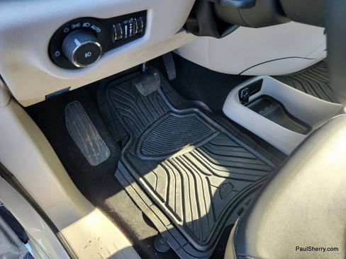 Used 2024 Chrysler Pacifica Touring-L image 43