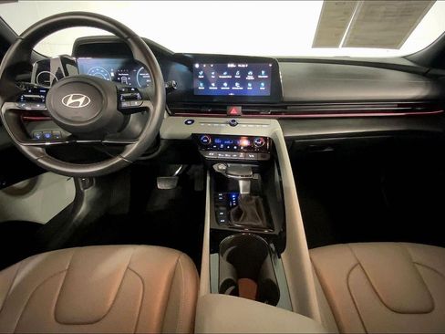 Used 2025 Hyundai Elantra Limited FWD image 15