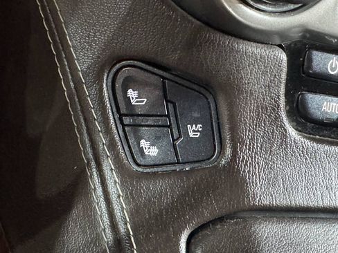 Used 2015 Chevrolet Tahoe LTZ AWD/4WD image 31