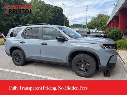 Used 2025 Honda Pilot TrailSport image 17