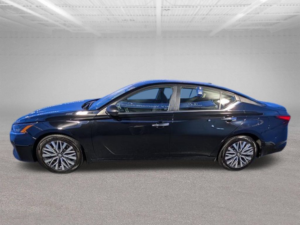 Used 2024 Nissan Altima 2.5 SV FWD image 8