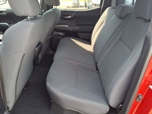 Used 2018 Toyota Tacoma TRD Sport AWD/4WD image 14