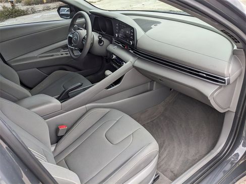 Used 2023 Hyundai Elantra SEL image 14