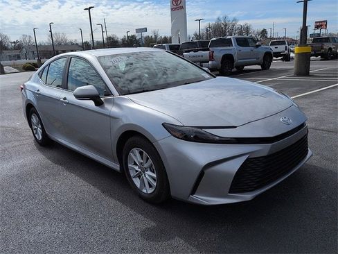 Certified 2025 Toyota Camry LE image 1