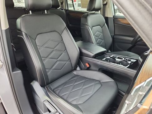 Used 2025 Volkswagen Atlas SE image 15