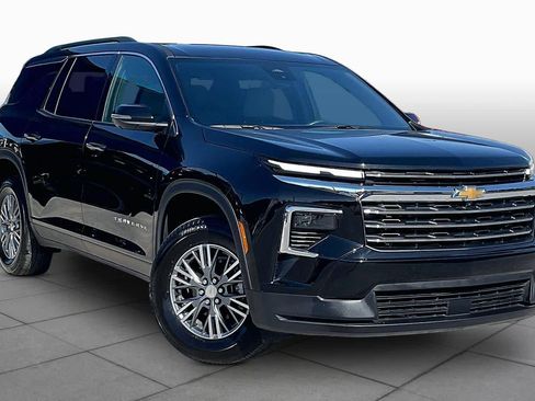 Used 2026 Chevrolet Traverse LT w/ Driver Confidence Package FWD image 3