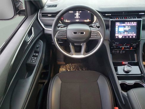 New 2025 Jeep Grand Cherokee Altitude RWD image 10