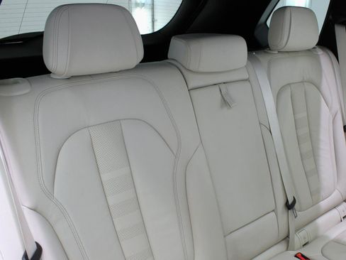 Used 2020 BMW X5 sDrive40i w/ Luxury Seating Package RWD image 42