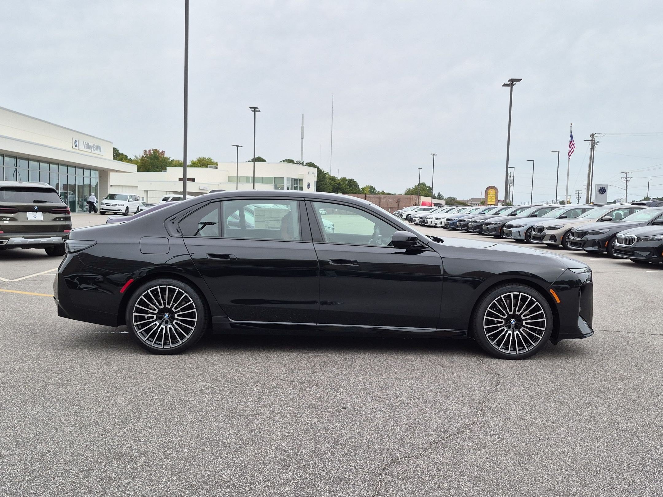 New 2027 BMW 740i w/ Executive Package RWD image 2