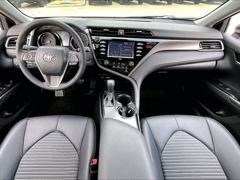 Certified 2020 Toyota Camry SE w/ Convenience Package image 16