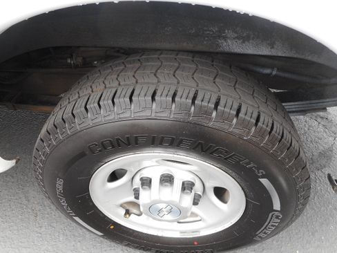 Used 2016 Chevrolet Express 2500 RWD image 11