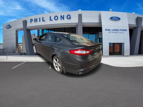 Used 2016 Ford Fusion SE w/ Equipment Group 201A FWD image 3