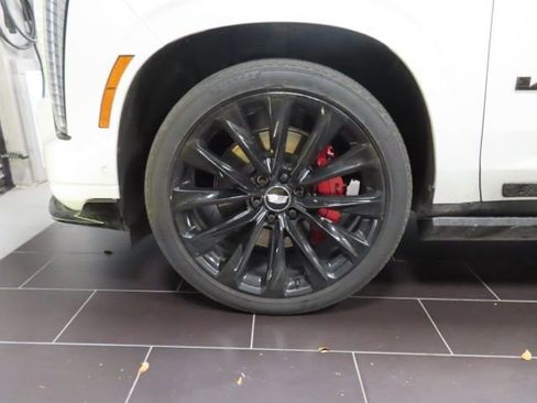 Certified 2025 Cadillac Escalade ESV V w/ LPO, ONYX Package image 15