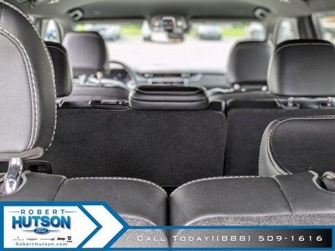 Used 2023 Jeep Grand Cherokee L Laredo image 12