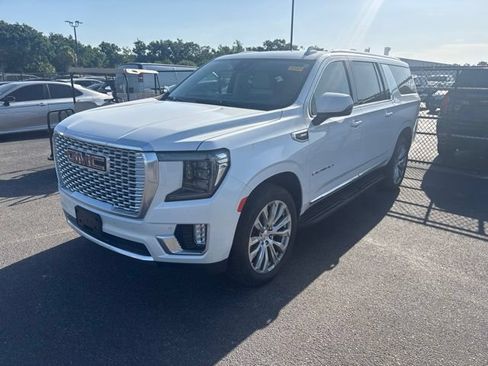 Used 2023 GMC Yukon XL Denali AWD/4WD image 1