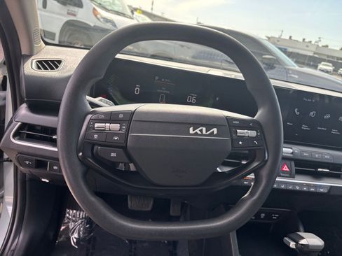 Used 2025 Kia K4 LXS image 31