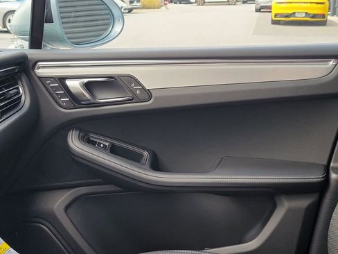 New 2026 Porsche Macan image 23