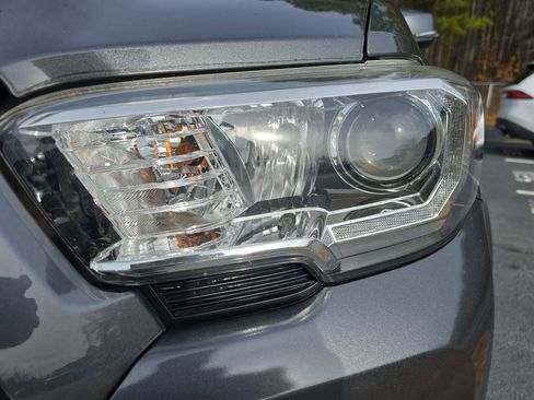 Certified 2020 Toyota Tacoma TRD Off-Road image 34