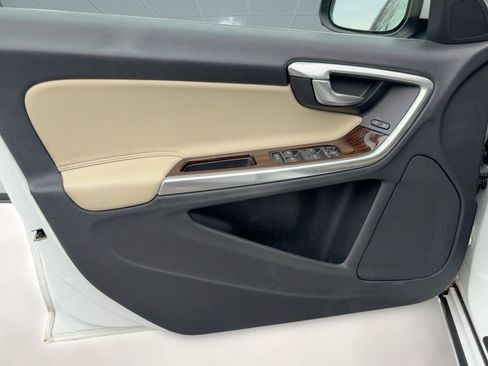 Used 2017 Volvo V60 T5 Premier w/ Convenience Package image 21