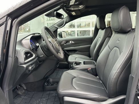 New 2026 Chrysler Pacifica Select w/ S Appearance Package FWD image 10