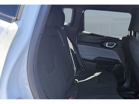 Used 2025 Jeep Compass Sport image 18
