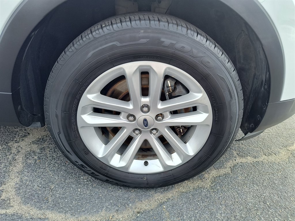 Used 2016 Ford Explorer XLT w/ Equipment Group 202A FWD image 12