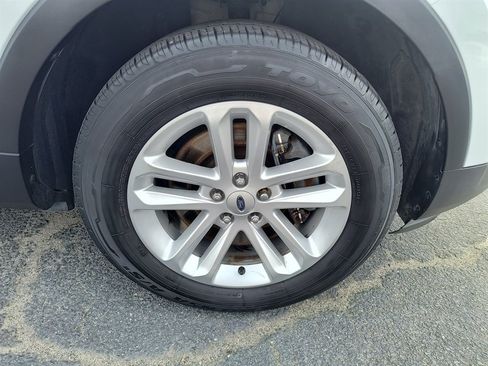 Used 2016 Ford Explorer XLT w/ Equipment Group 202A FWD image 12