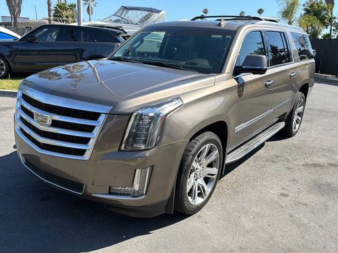 Used 2015 Cadillac Escalade ESV Luxury RWD image 4
