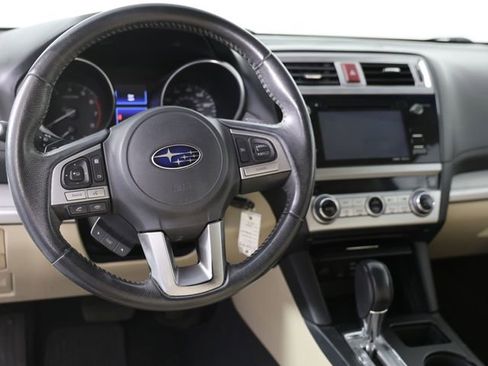 Used 2017 Subaru Outback 2.5i Premium image 3