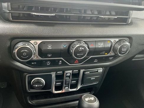 Used 2025 Jeep Wrangler Unlimited Sport AWD/4WD image 16