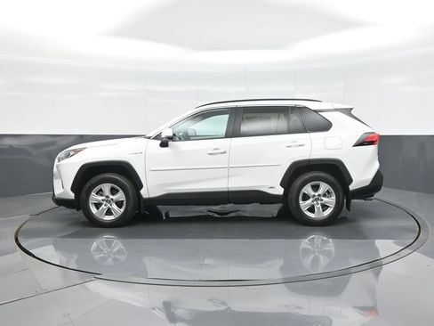 Used 2020 Toyota RAV4 XLE w/ Convenience Package AWD/4WD image 4