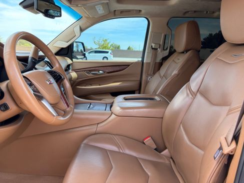 Used 2016 Cadillac Escalade Platinum image 17