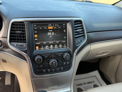 Used 2017 Jeep Grand Cherokee Limited w/ Luxury Group II image 13