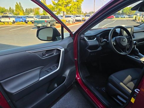 Used 2019 Toyota RAV4 LE AWD/4WD image 7