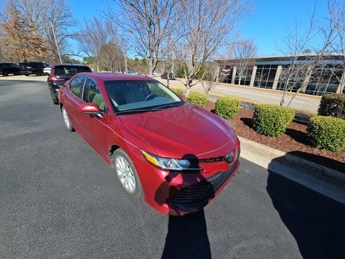Used 2018 Toyota Camry LE image 7