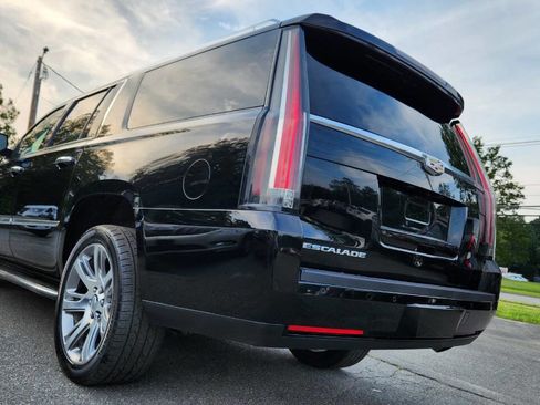Used 2015 Cadillac Escalade ESV Luxury image 11