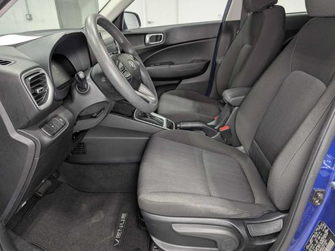Used 2023 Hyundai Venue SE FWD image 4