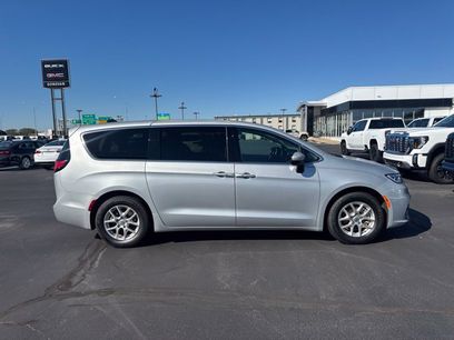 Used 2023 Chrysler Pacifica Touring-L