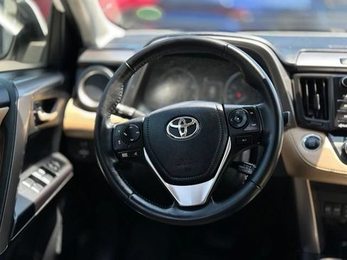 Used 2018 Toyota RAV4 XLE AWD/4WD image 17